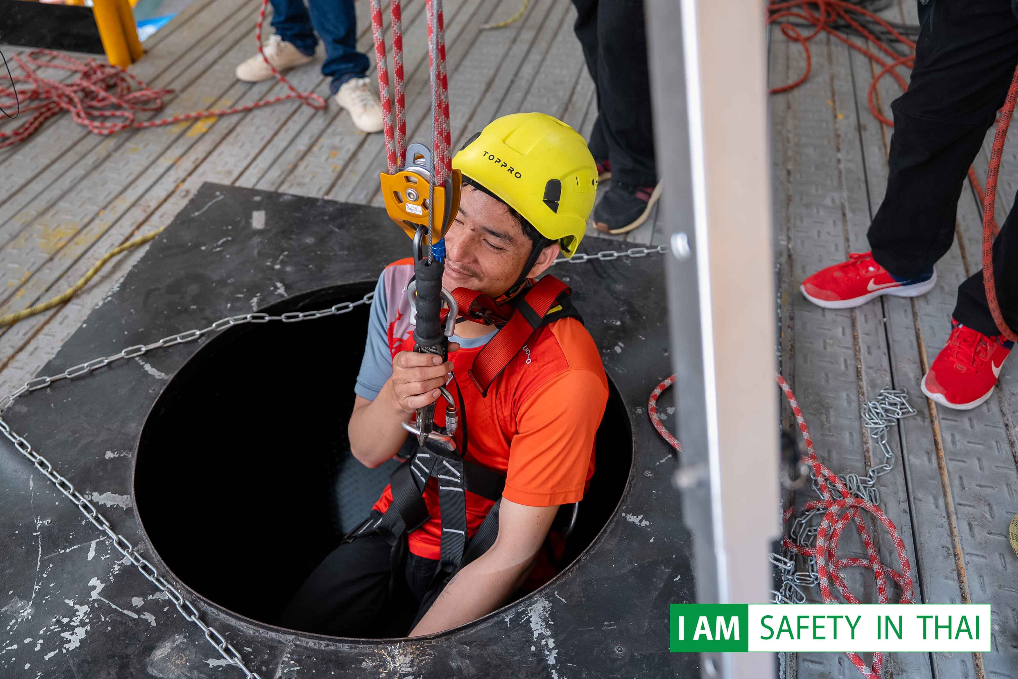 ผู้ปฏิบัติงานในที่อับอากาศ